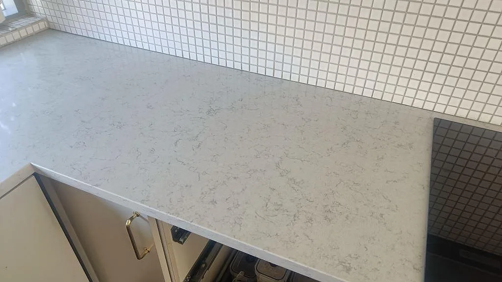 Køkkenbordplade i Technistone Noble Carrara, Lund – billede 6