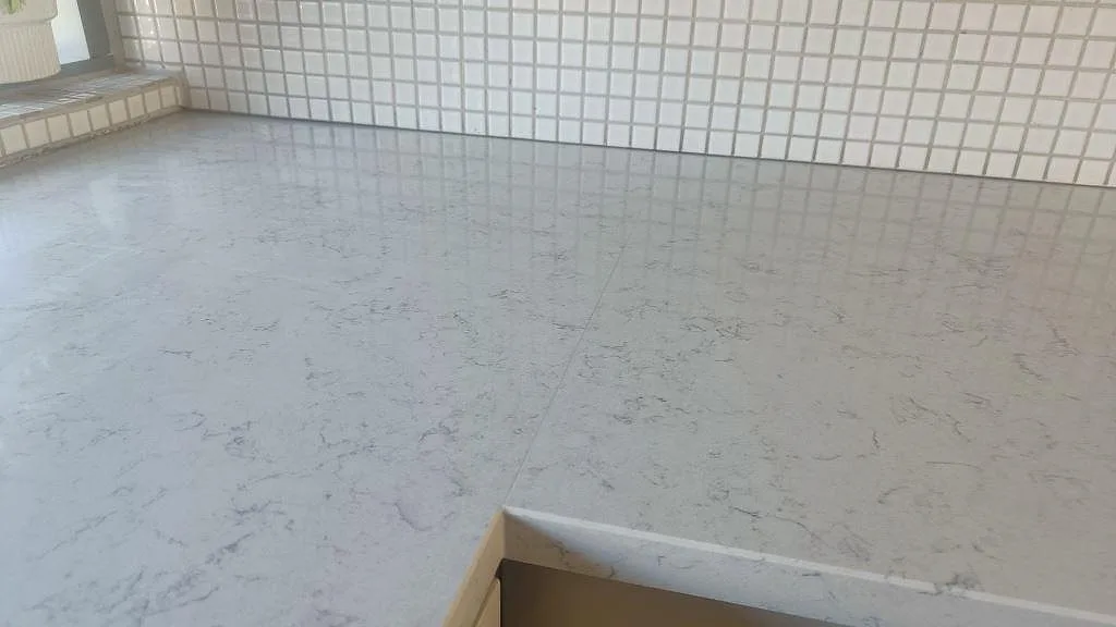 Køkkenbordplade i Technistone Noble Carrara, Lund – billede 7