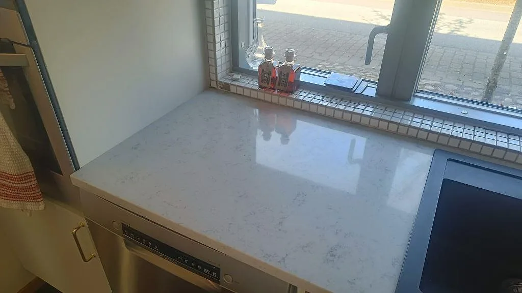 Køkkenbordplade i Technistone Noble Carrara, Lund – billede 3