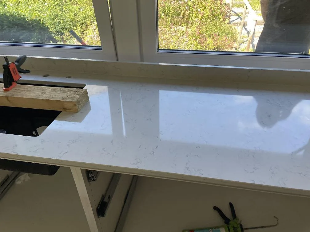 Køkkenbordplade i Technistone Noble Carrara, Lyckeby – billede 6