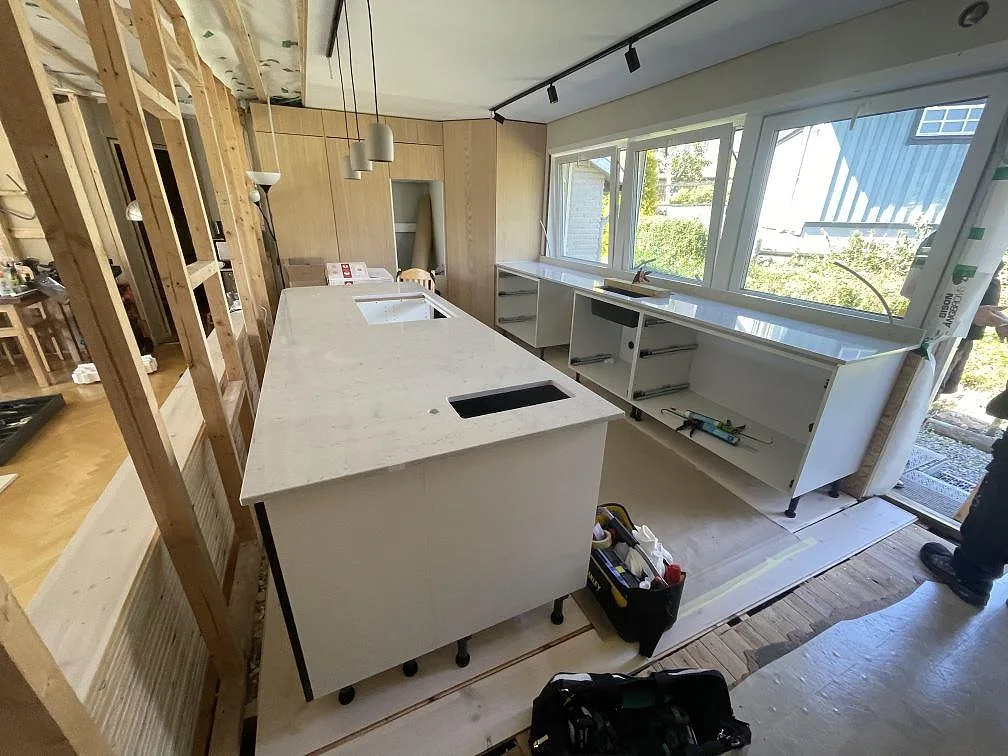 Køkkenbordplade i Technistone Noble Carrara, Lyckeby – billede 2