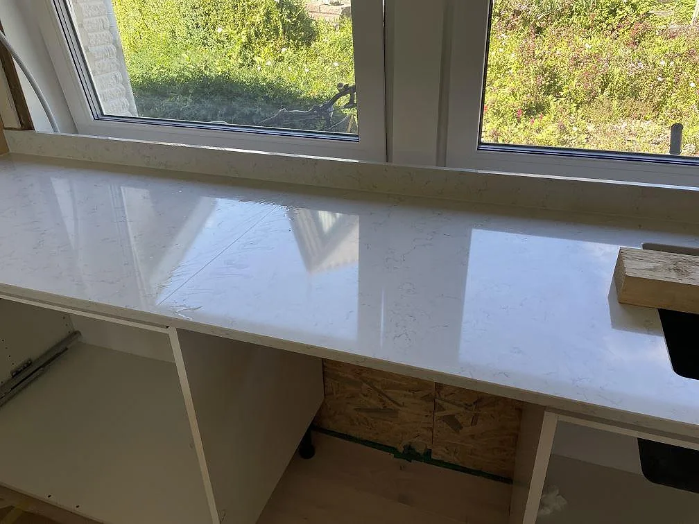 Køkkenbordplade i Technistone Noble Carrara, Lyckeby – billede 7