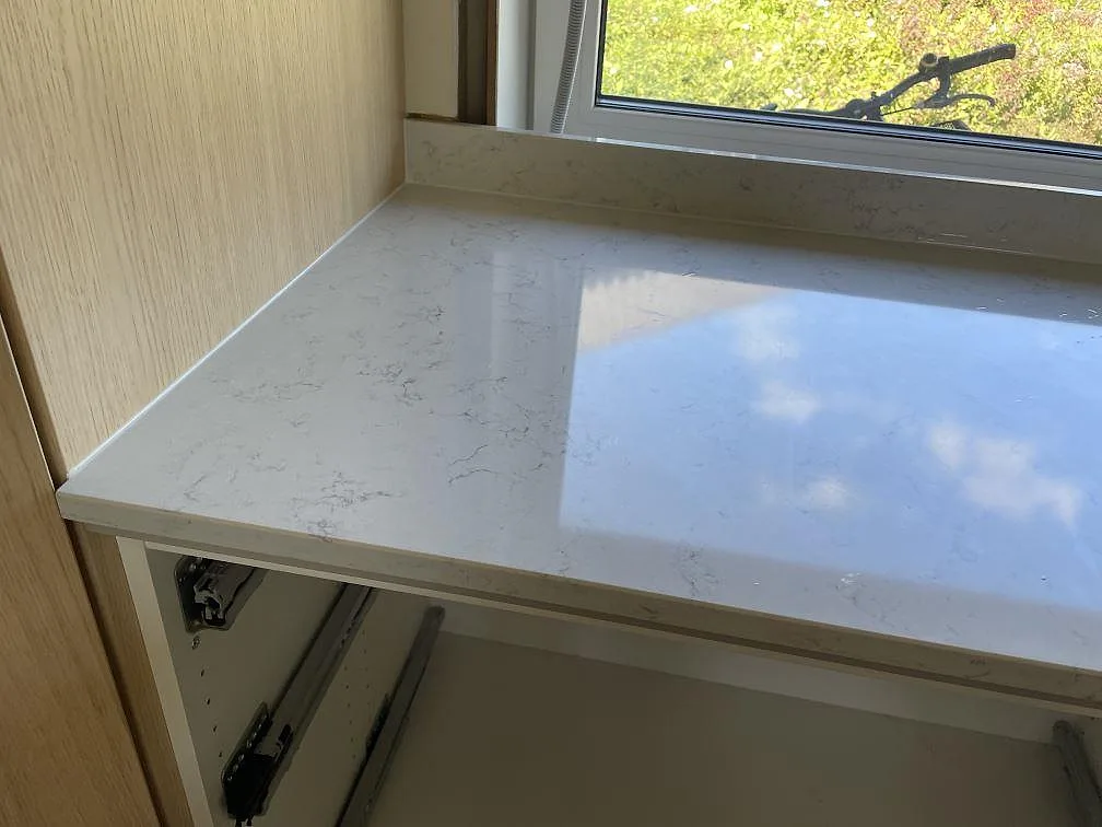 Køkkenbordplade i Technistone Noble Carrara, Lyckeby – billede 8