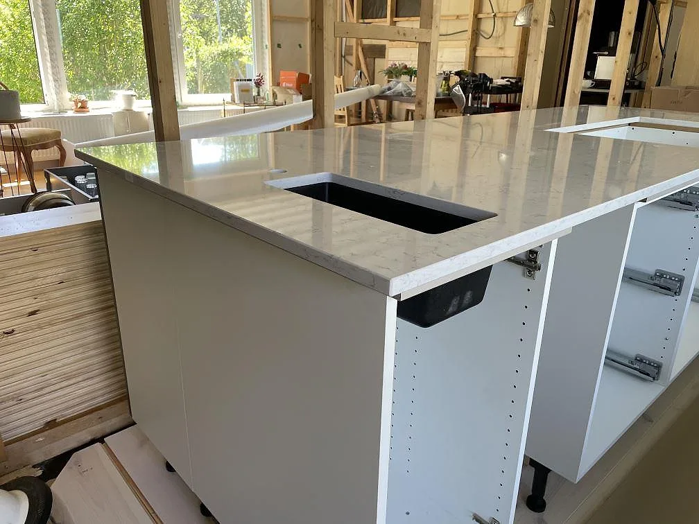 Køkkenbordplade i Technistone Noble Carrara, Lyckeby – billede 4