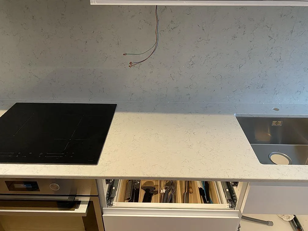 Køkkenbordplade i Technistone Noble Carrara, Malmö – billede 3