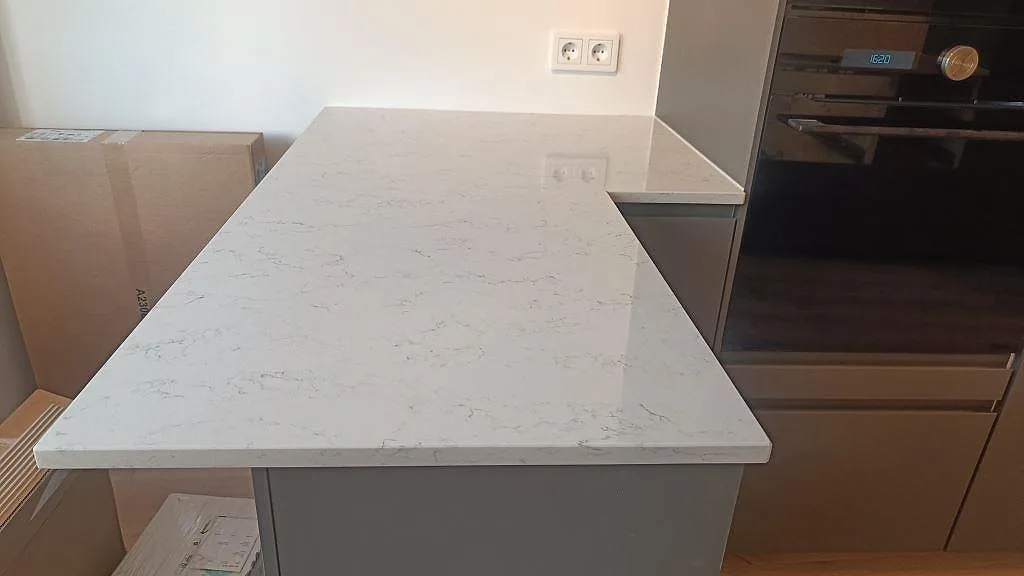 Køkkenbordplade i Technistone Noble Carrara, Malmö