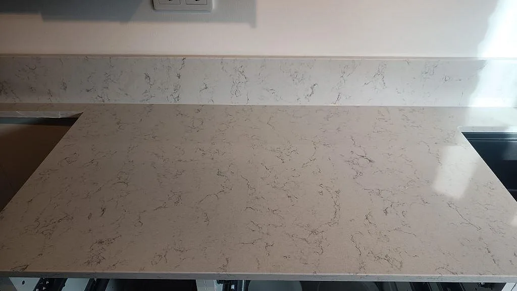Køkkenbordplade i Technistone Noble Carrara, Malmö – billede 6