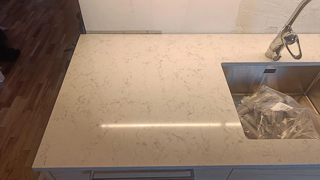 Køkkenbordplade i Technistone Noble Carrara, Malmö – billede 2
