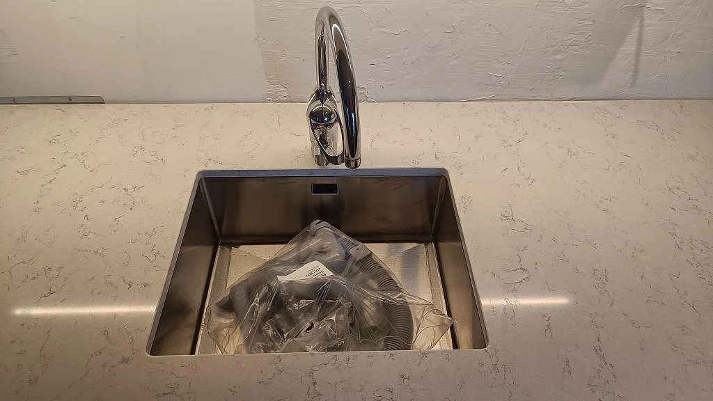 Køkkenbordplade i Technistone Noble Carrara, Malmö – billede 3