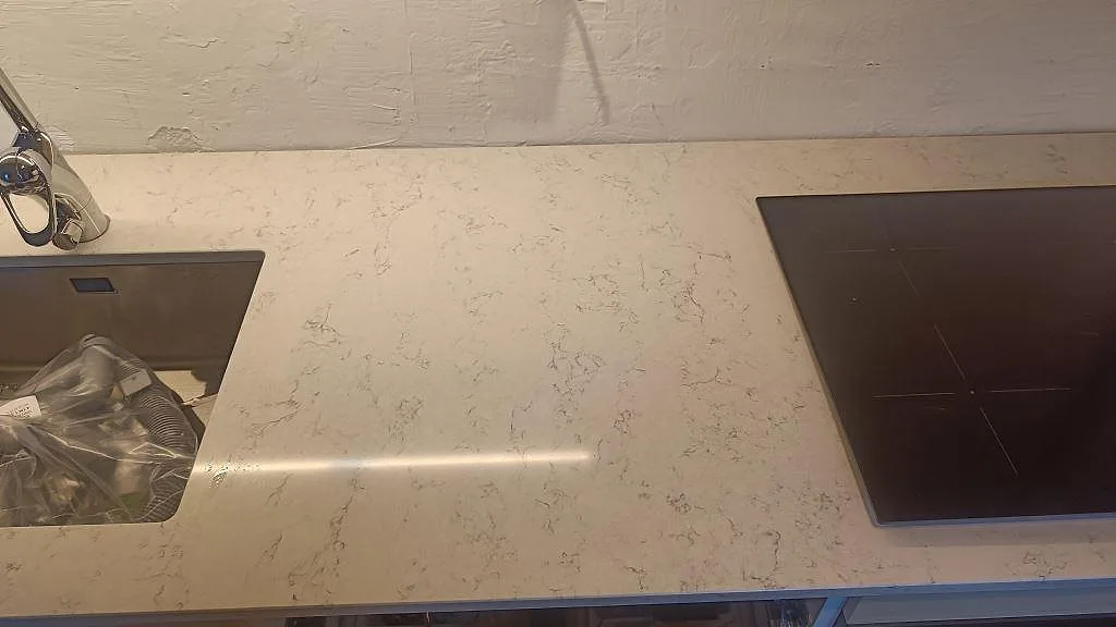 Køkkenbordplade i Technistone Noble Carrara, Malmö – billede 4