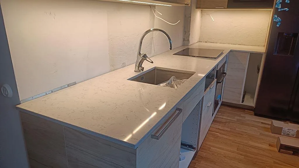 Køkkenbordplade i Technistone Noble Carrara, Malmö