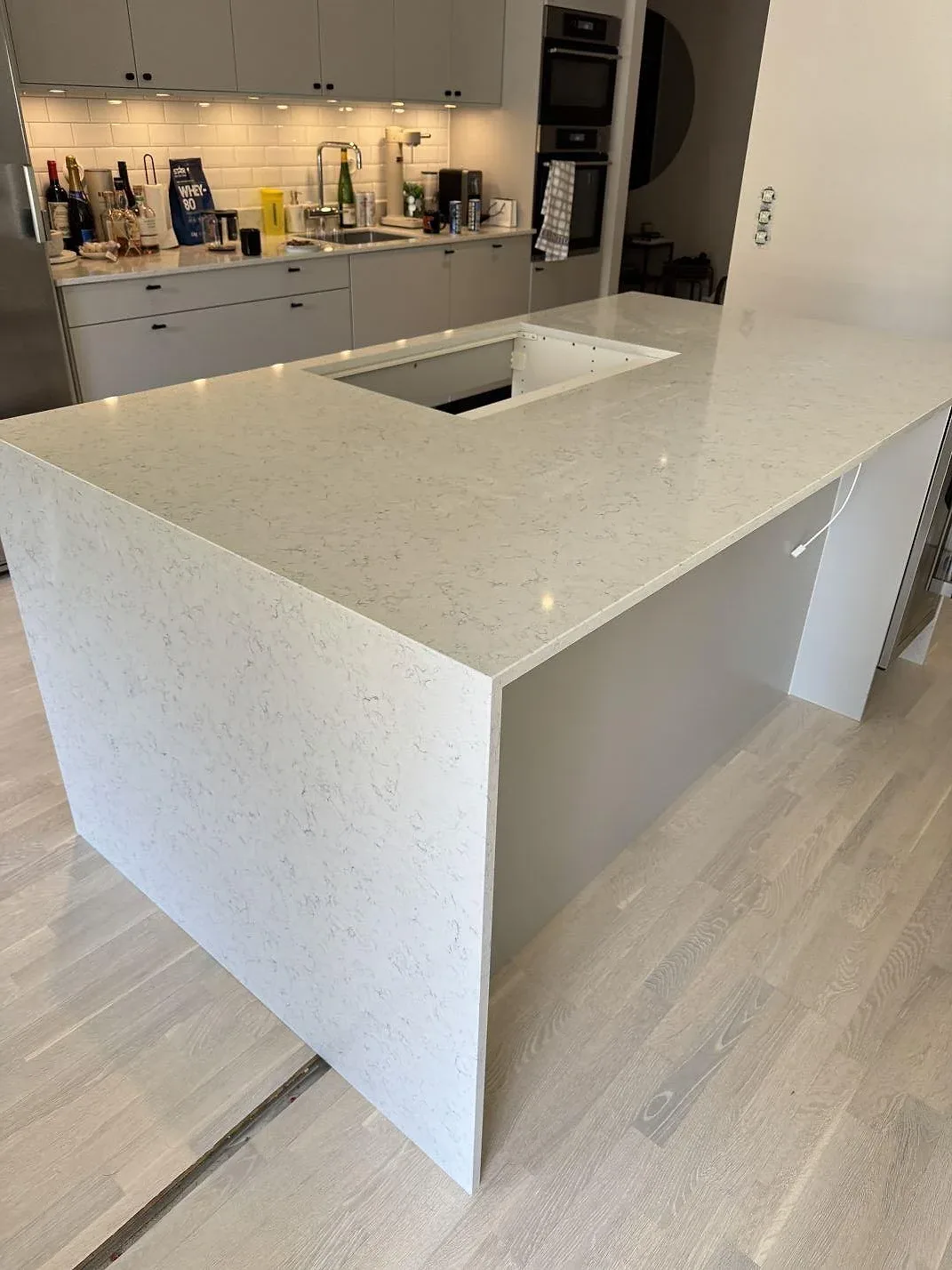 Køkkenbordplade i Technistone Noble Carrara, Malmö – billede 3