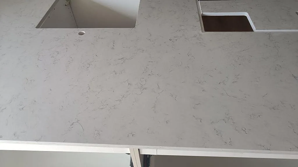 Køkkenbordplade i Technistone Noble Carrara, Mörrum – billede 4