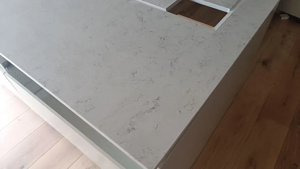 Køkkenbordplade i Technistone Noble Carrara, Mörrum – billede 5
