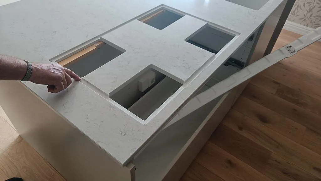 Køkkenbordplade i Technistone Noble Carrara, Mörrum – billede 2