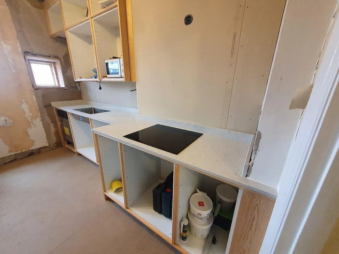 Køkkenbordplade i Technistone Noble Carrara, Örebro – billede 3