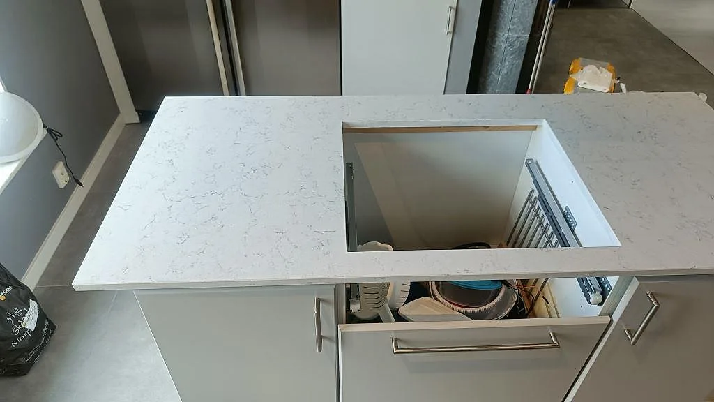 Køkkenbordplade i Technistone Noble Carrara, Oxie – billede 6