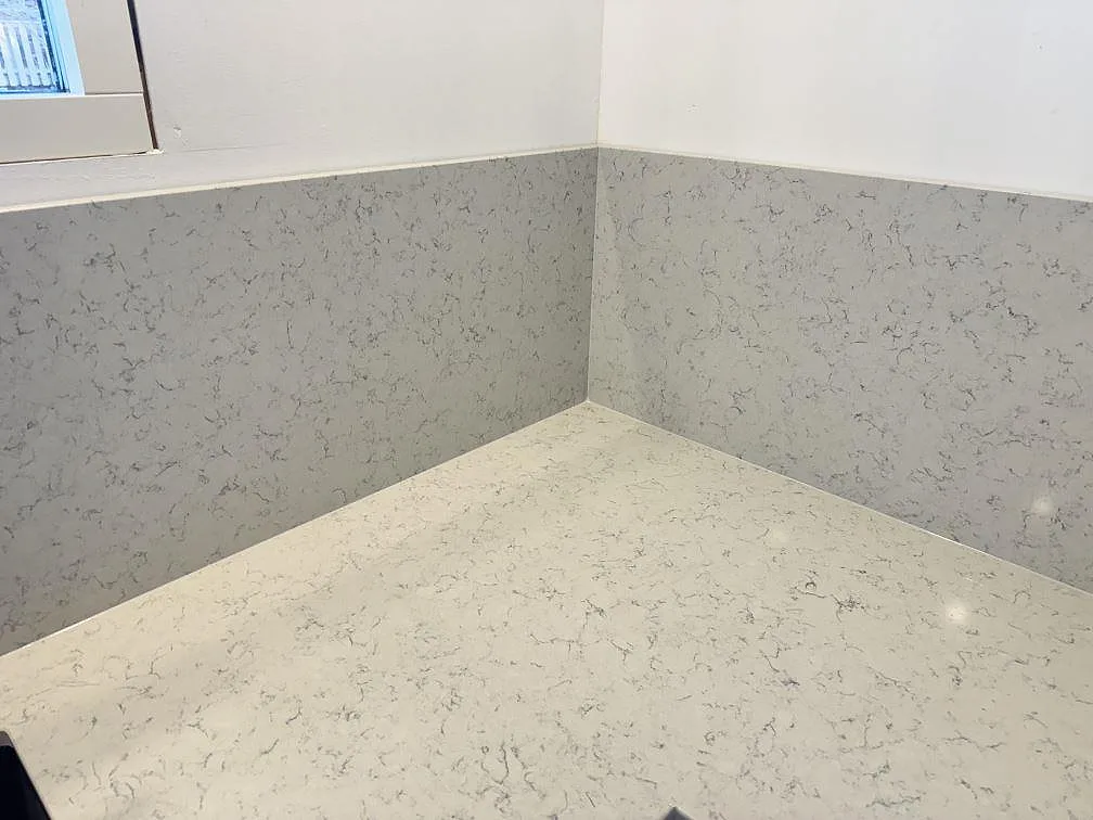 Køkkenbordplade i Technistone Noble Carrara, Partille – billede 4