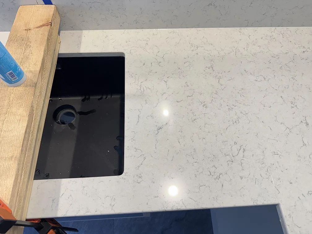 Køkkenbordplade i Technistone Noble Carrara, Partille – billede 7