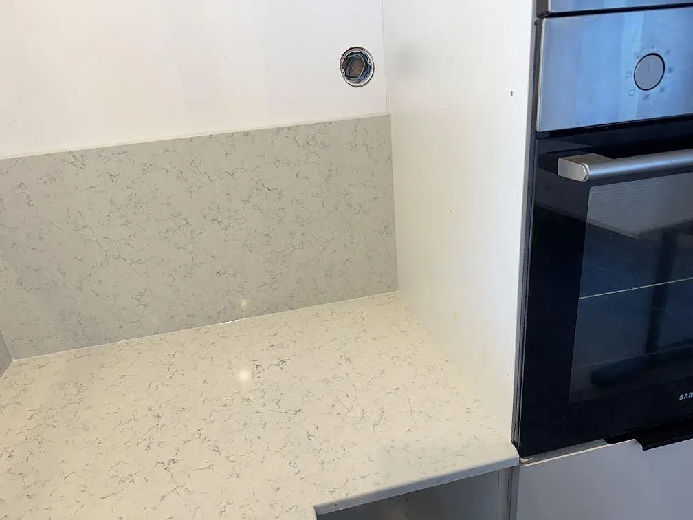 Køkkenbordplade i Technistone Noble Carrara, Partille – billede 3