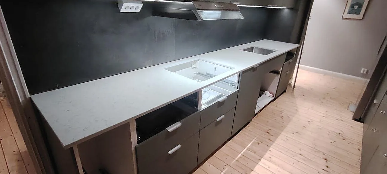 Køkkenbordplade i Technistone Noble Carrara, Stockholm – billede 2