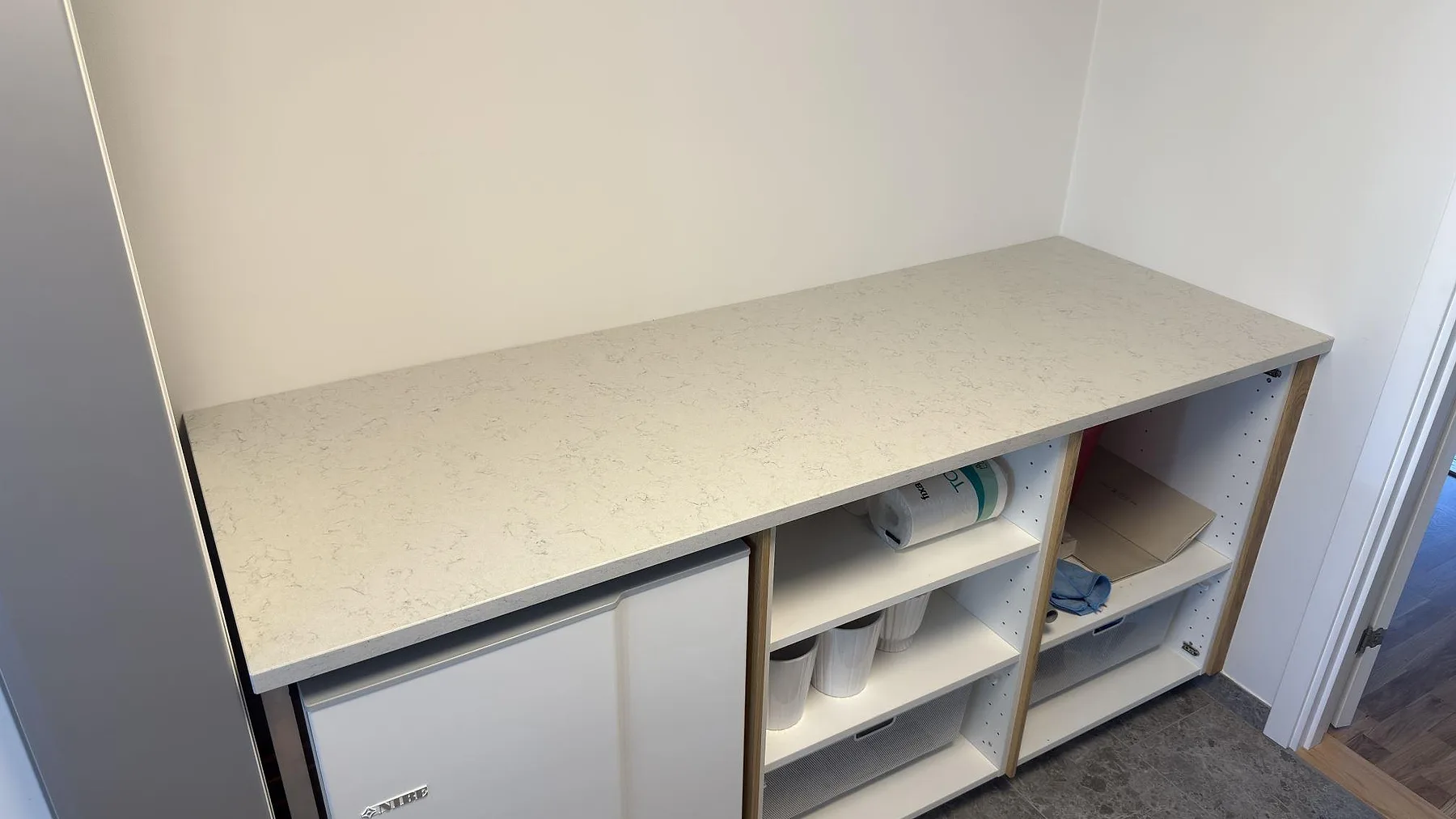 Bordplade i Technistone Noble Carrara, Trångsund – billede 2