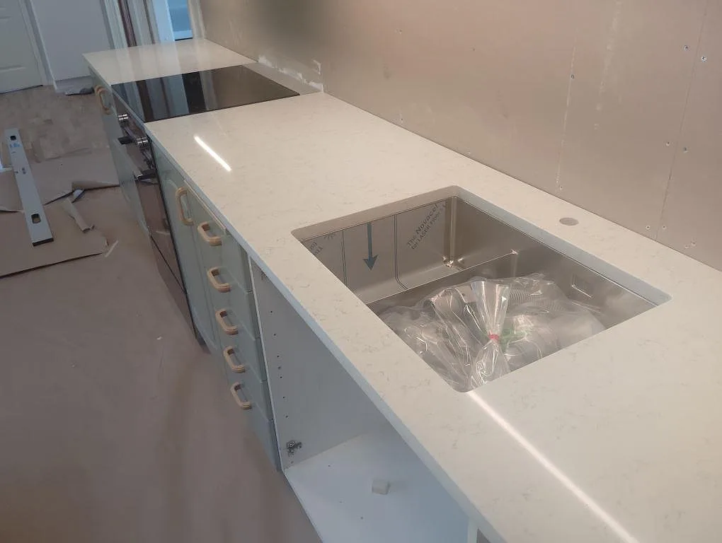 Køkkenbordplade i Technistone Noble Carrara, Tullinge – billede 2