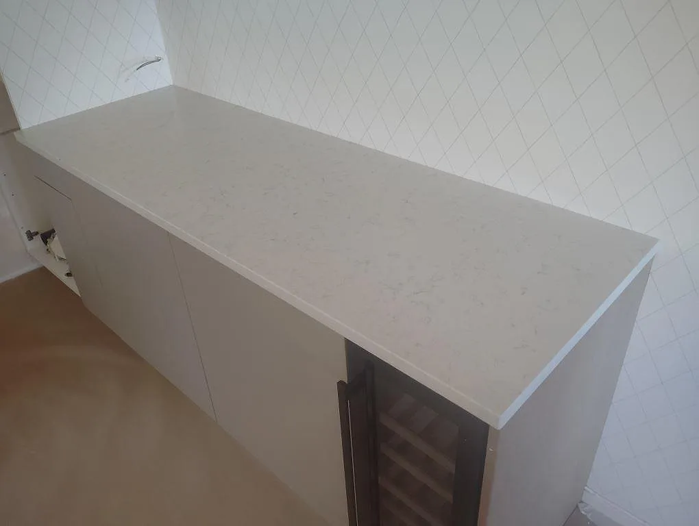 Køkkenbordplade i Technistone Noble Carrara, Tullinge – billede 3