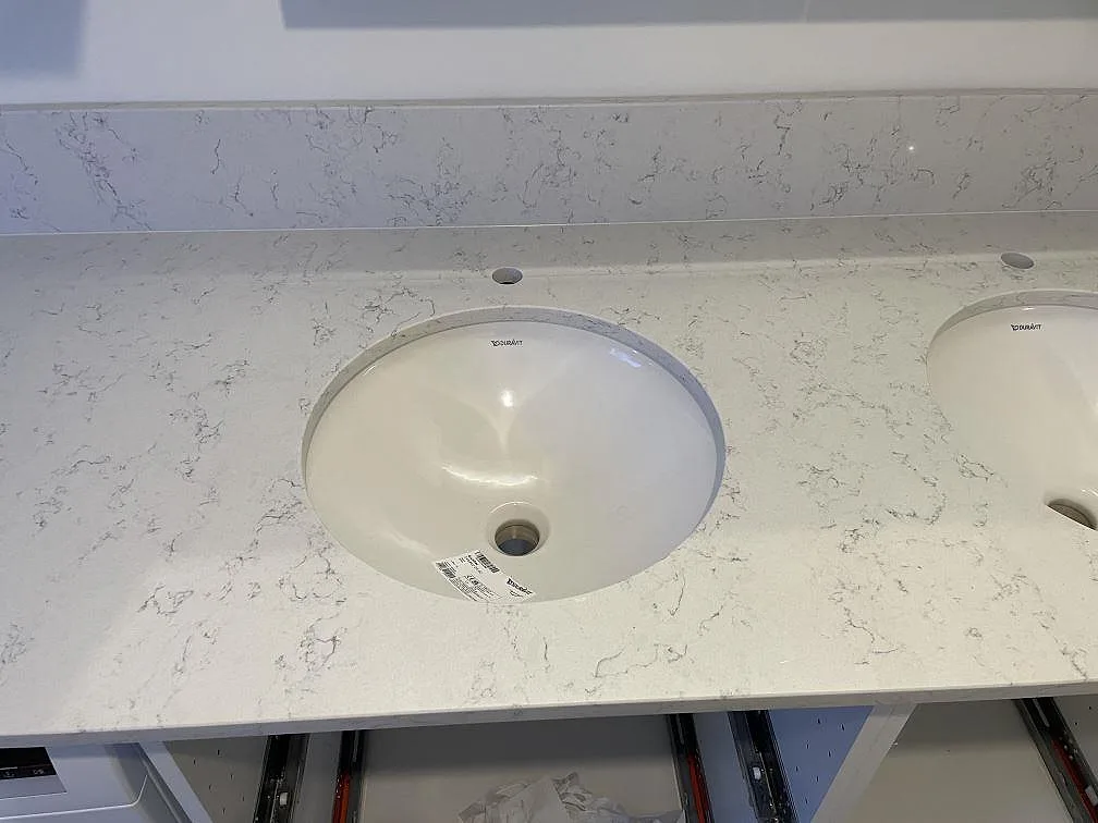 Bordplade i Technistone Noble Carrara, Uppsala – billede 3