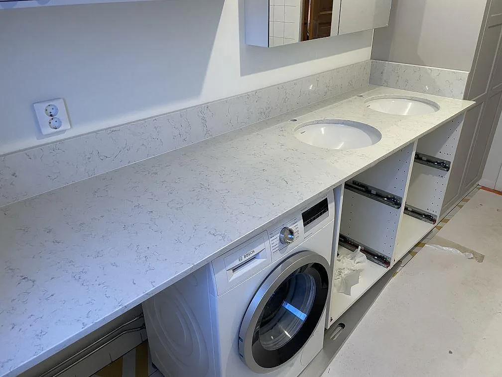 Bordplade i Technistone Noble Carrara, Uppsala – billede 2