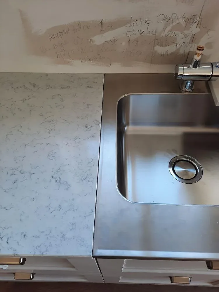 Køkkenbordplade i Technistone Noble Carrara, Urshult – billede 4