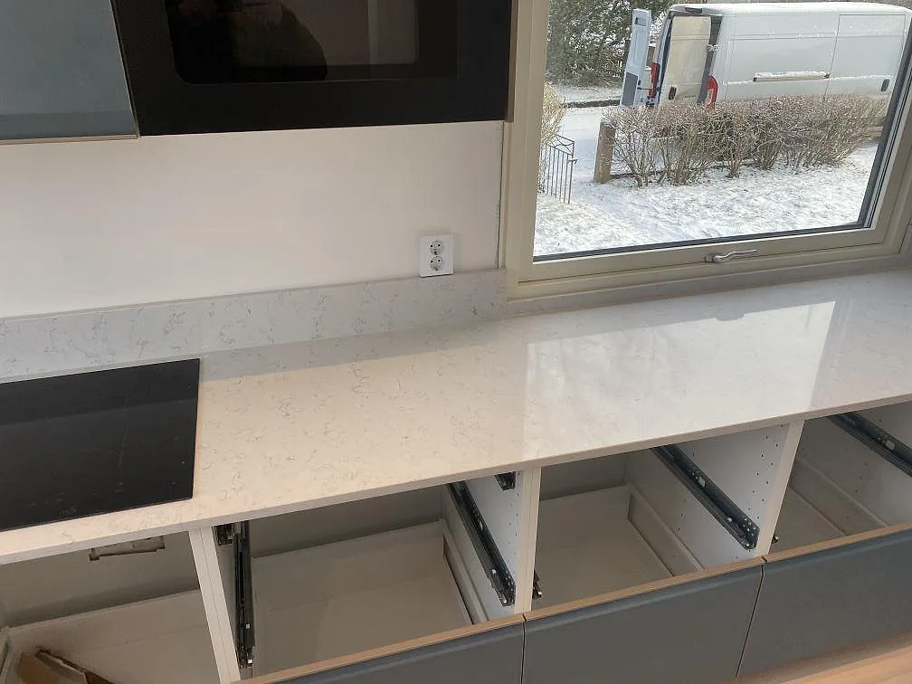 Køkkenbordplade i Technistone Noble Carrara, Värnamo – billede 4