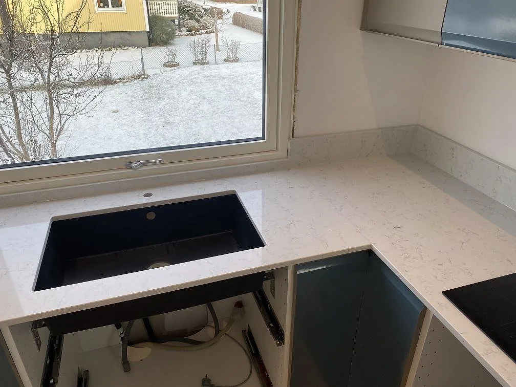 Køkkenbordplade i Technistone Noble Carrara, Värnamo – billede 2