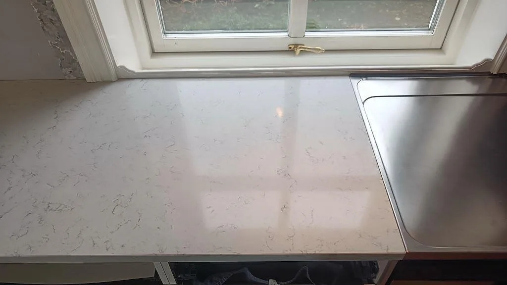Køkkenbordplade i Technistone Noble Carrara, Växjö – billede 6