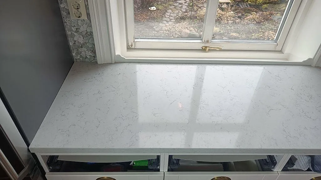 Køkkenbordplade i Technistone Noble Carrara, Växjö – billede 8
