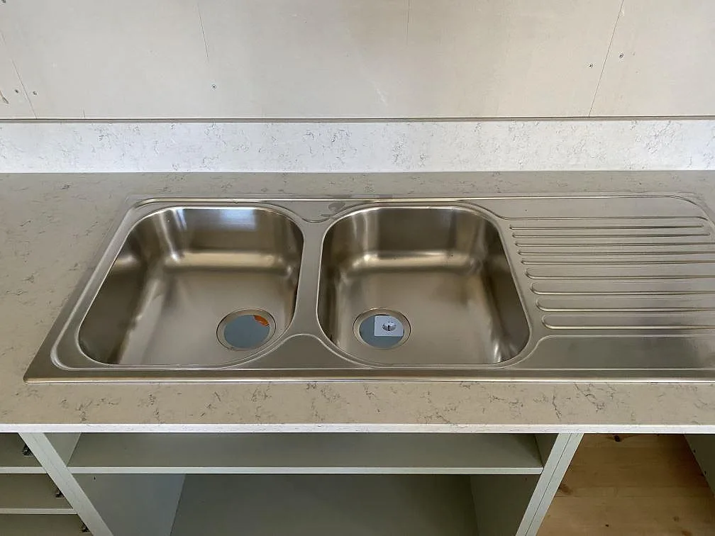 Køkkenbordplade i Technistone Noble Carrara, Vaggeryd – billede 2