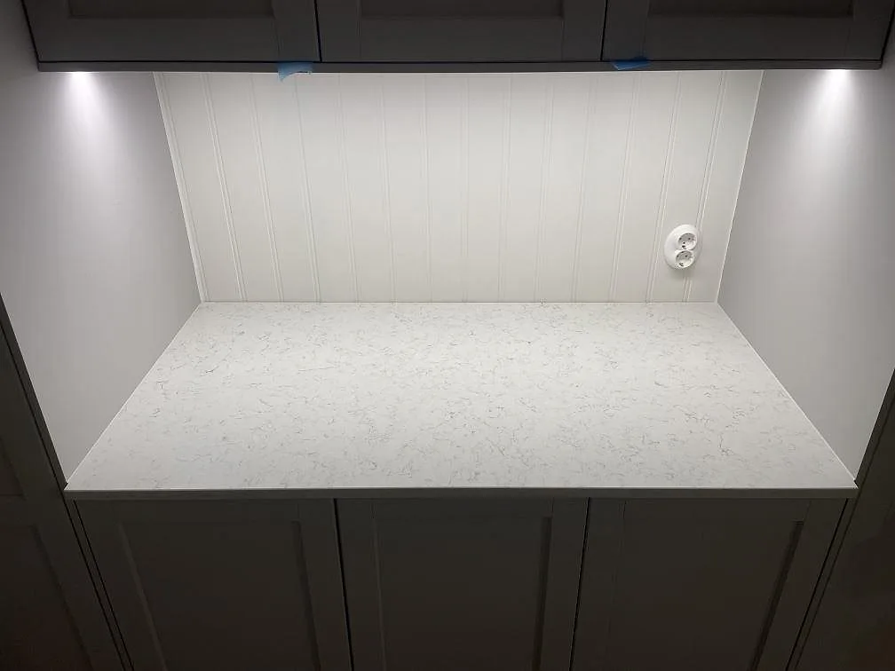 Køkkenbordplade i Technistone Noble Carrara, Vallda – billede 3