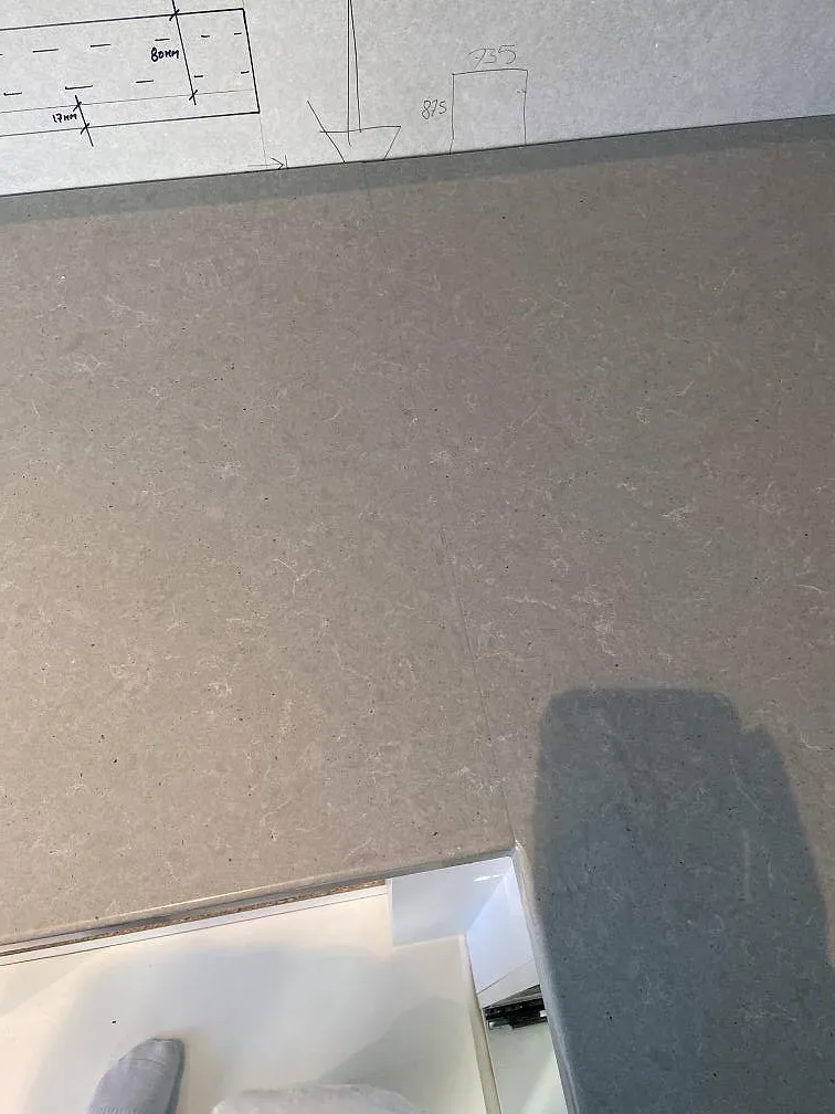 Køkkenbordplade i Technistone Noble Concrete Grey, Åkarp – billede 2