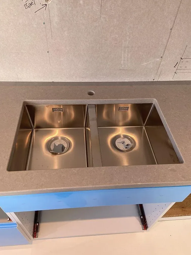Køkkenbordplade i Technistone Noble Concrete Grey, Åkarp – billede 3