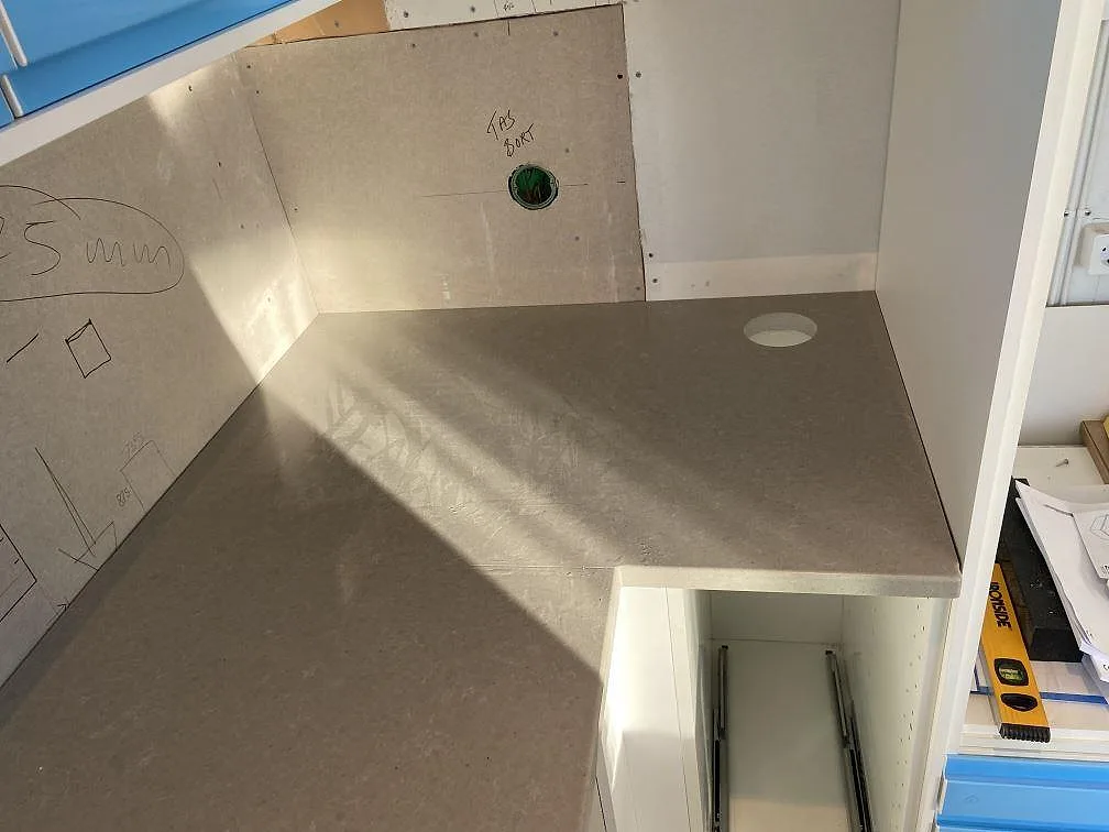 Køkkenbordplade i Technistone Noble Concrete Grey, Åkarp