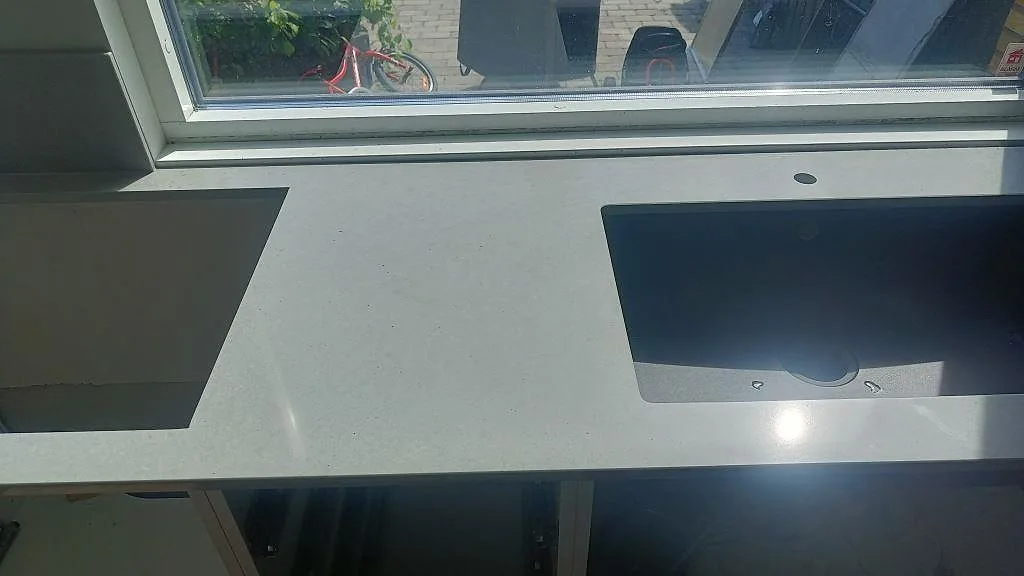 Køkkenbordplade i Technistone Noble Concrete Grey, Åkarp – billede 6