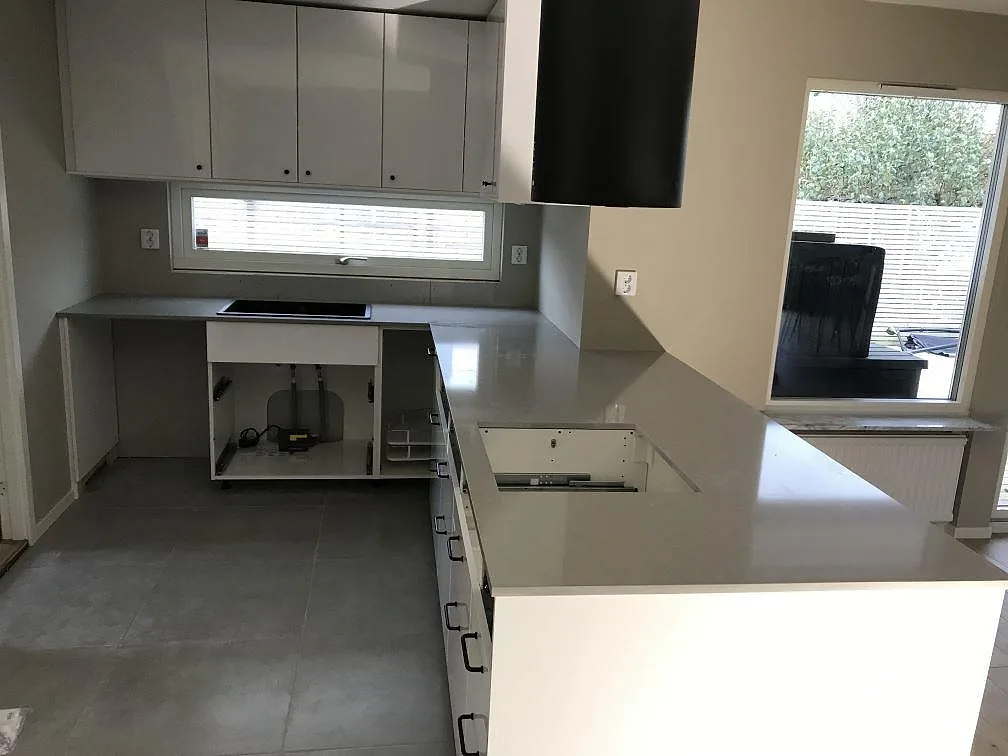 Køkkenbordplade i Technistone Noble Concrete Grey, Anderslöv – billede 2