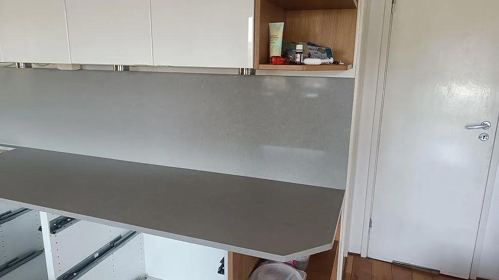 Køkkenbordplade i Technistone Noble Concrete Grey, Asmundtorp – billede 2