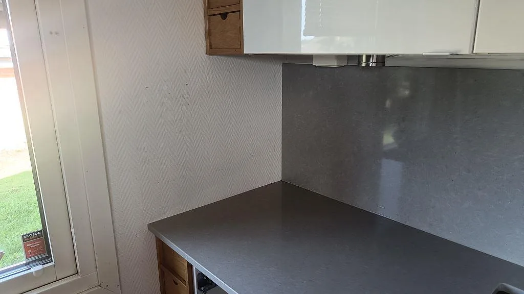 Køkkenbordplade i Technistone Noble Concrete Grey, Asmundtorp – billede 8