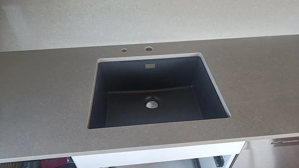Køkkenbordplade i Technistone Noble Concrete Grey, Asmundtorp – billede 4