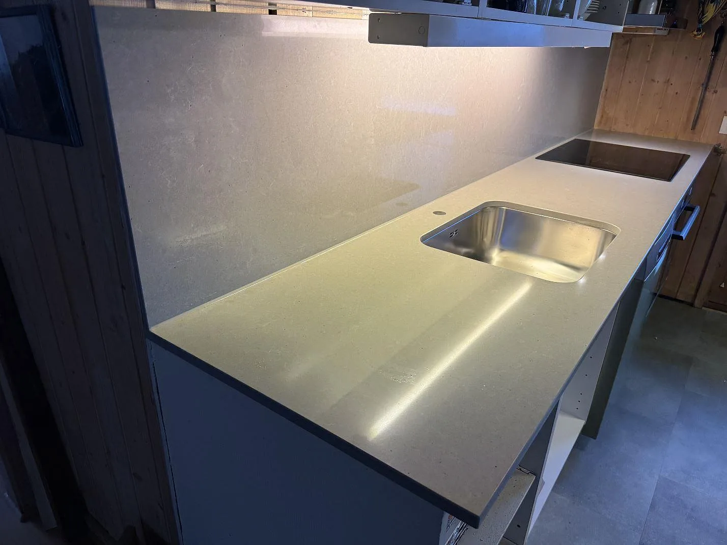 Køkkenbordplade i Technistone Noble Concrete Grey, Båstad