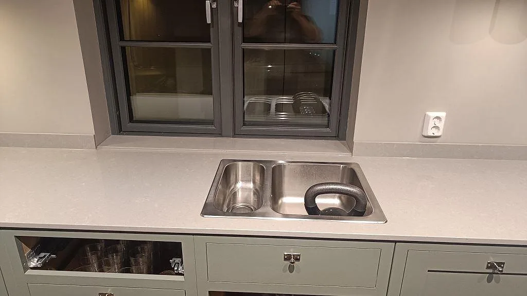 Køkkenbordplade i Technistone Noble Concrete Grey, Bankeryd – billede 4