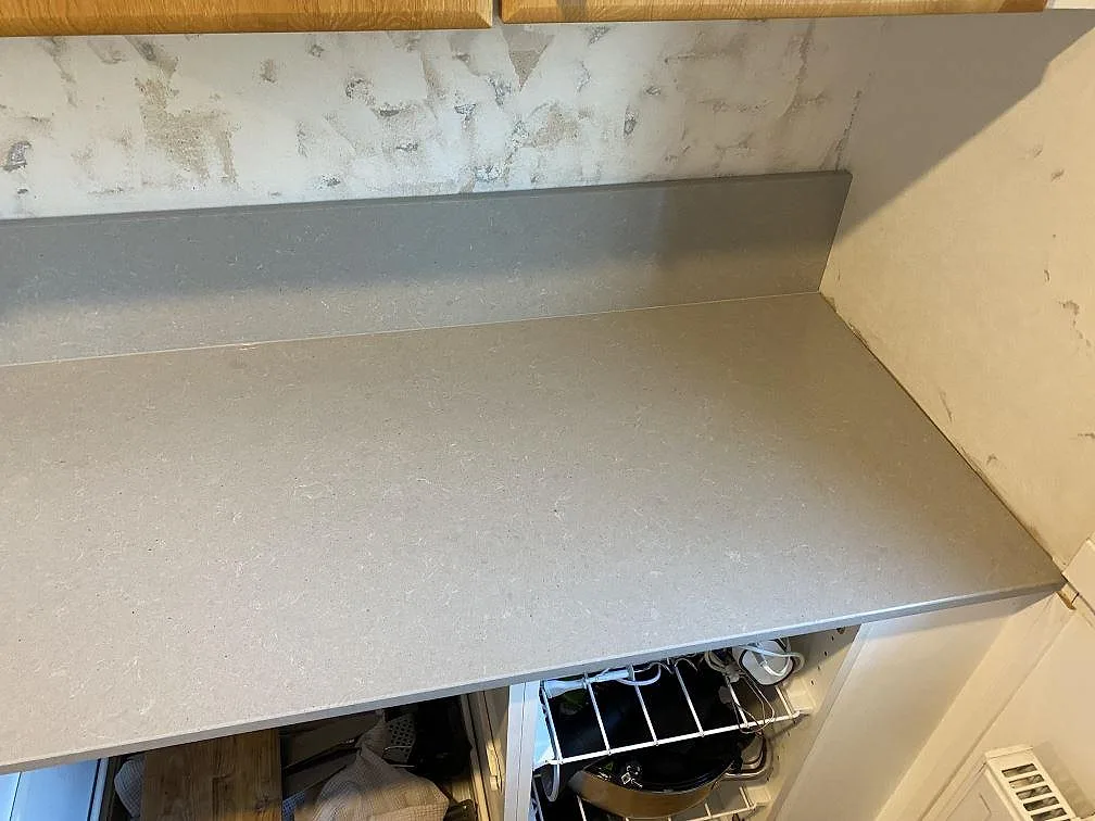 Køkkenbordplade i Technistone Noble Concrete Grey, Beddingestrand – billede 6
