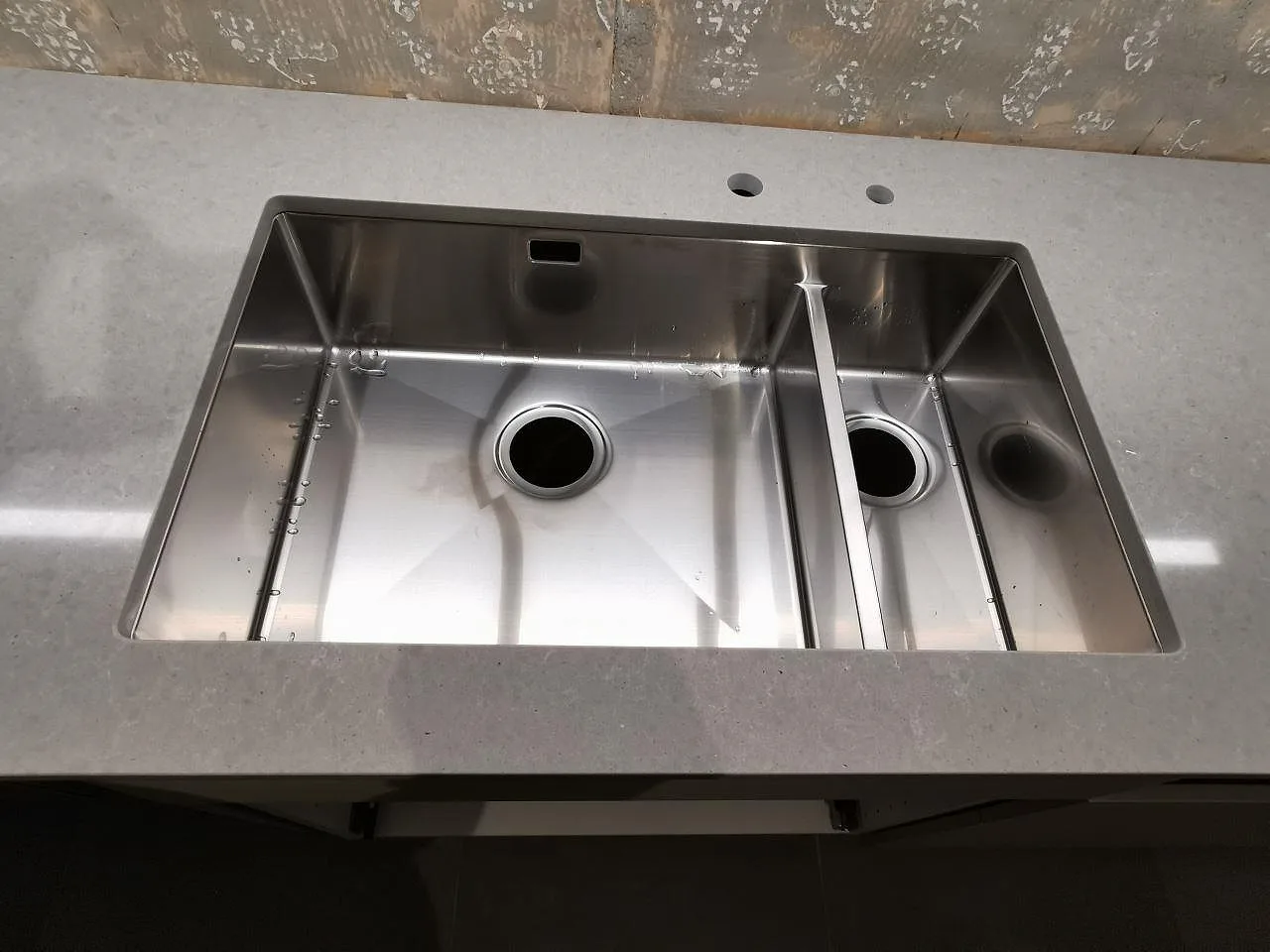 Køkkenbordplade i Technistone Noble Concrete Grey, Bjärred – billede 3