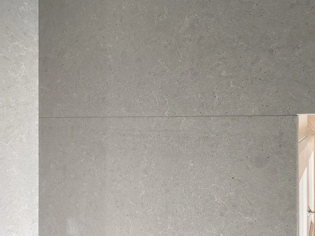 Køkkenbordplade i Technistone Noble Concrete Grey, Enskede